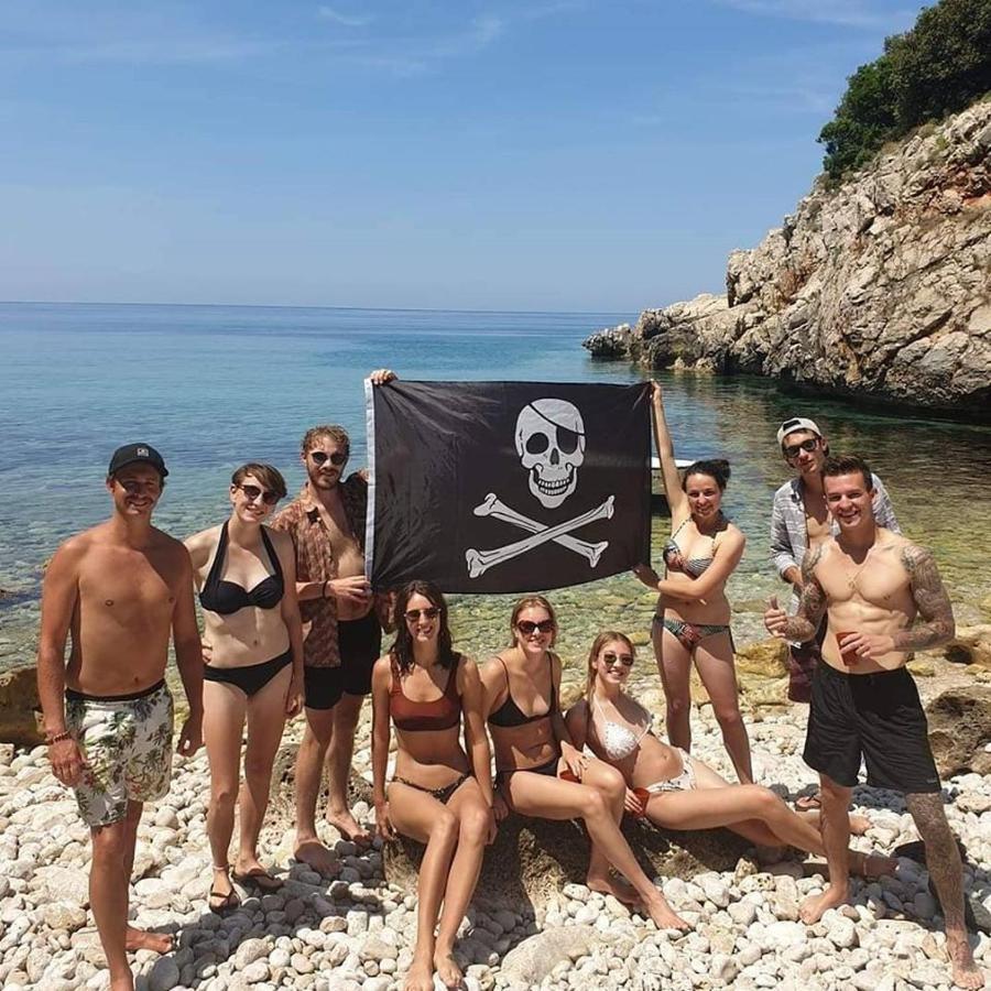 Hostel Pirate Ulcinj Esterno foto